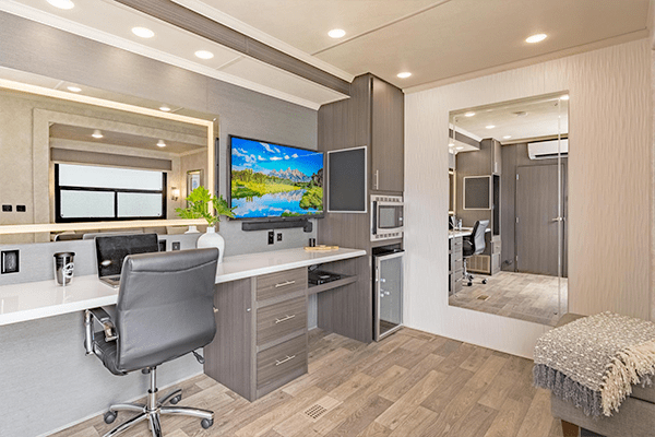 Thunderbolt 2 Room SML 27
